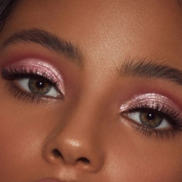 Kylie Jenner Roses Are Red Glitter Eyes - Picture 5 of 8